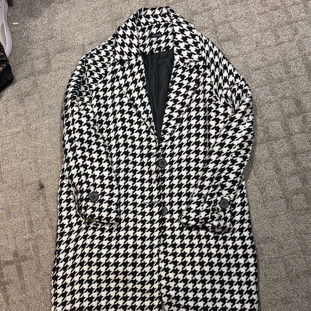 Brandy Melville Black and White Houndstooth Pattern